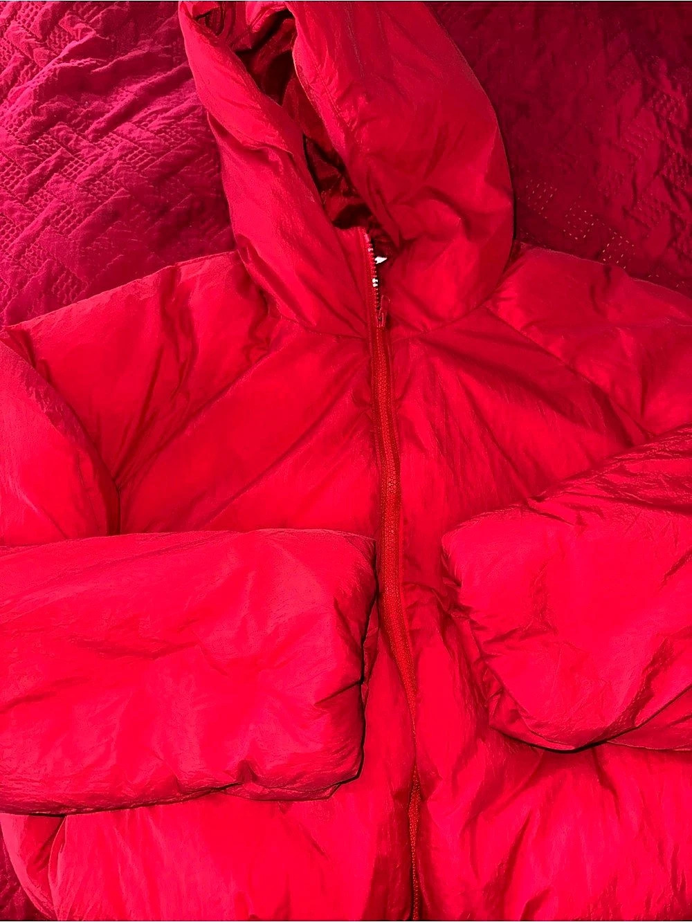 Women Old Navy Puffer Jacket in Red Size Medium Like New